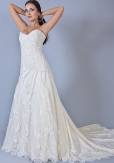 Свадебное платье Винтаж-С27739. А-силуэт, длинное со шлейфом.